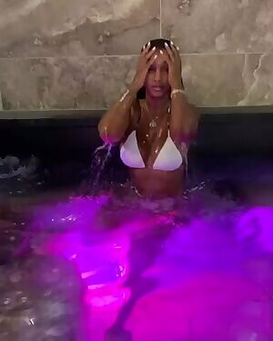 Even more than a MILF, a GILF !