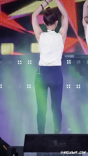 EXID - Hyerin in TIGHT jeans