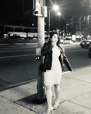 Thicc Asian chick on the streets.