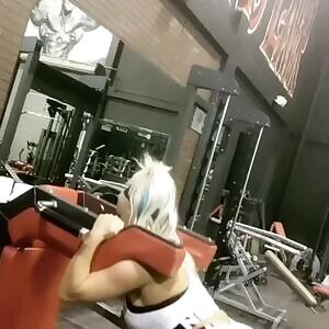 Dana’s squat game 💪