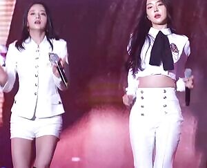 Apink - Bomi & Naeun Working It