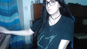 💘 big tiddy goth gf ready to please 💘 offering lower prices on custom commissions 💘 sessions with a new phone 💘 and