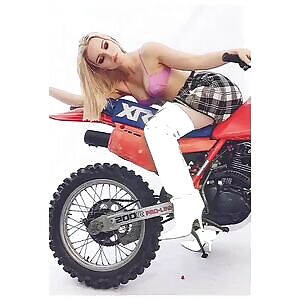 Starting my day with some love for Dove Cameron