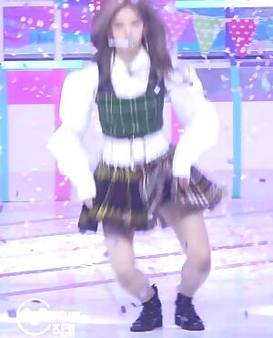 IZ*ONE - Kim Minju Drops to Her Knees