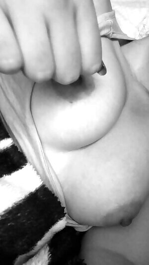 Play with my pussy while i touch my tits like this👅