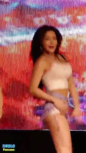 Laysha - Goeun licking her hand