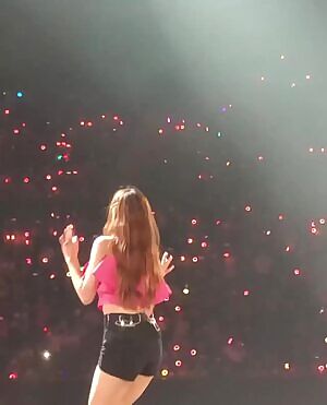 TWICE - Tzuyu & Sana