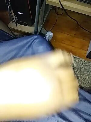 I feel like being a bit of a tease. Hello horny gaymers.