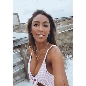 Tayshia Adams 😍