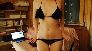 What does an Italian cute dancer forced to be at home?