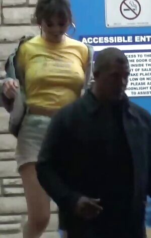 I want to fuck Selena Gomez and cum in her tits