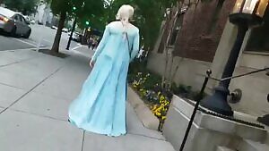 How can I compete with Elsa? Oh, Cute butt flash!