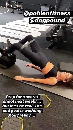 I want to be Sarah Hyland's gym towel and lick her body clean