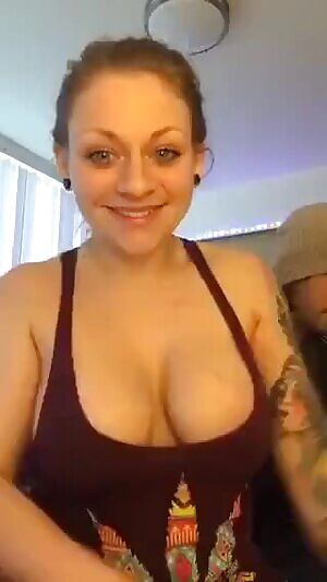 Ganjalina Shakes Out A Nip!