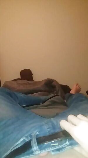 I want a pair of lips wrapped around my cock now 😘 pm's always open