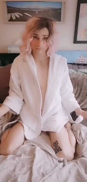 Something about wearing my cage makes me want to help make all your dreams come true 💅