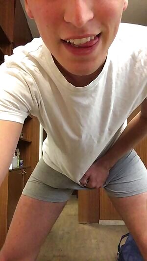 It‘s getting colder, someone here to warm me up?