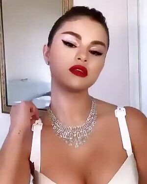 Selena Gomez's tits need to be covered in cum