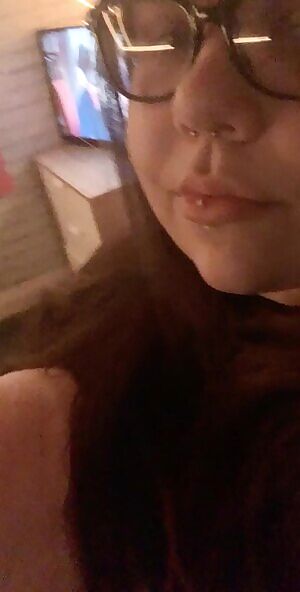 big tits n glasses 😜