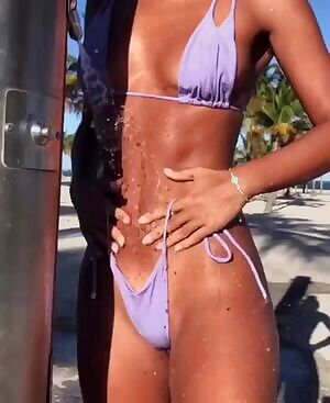 Sensual rinse off 🚿👙