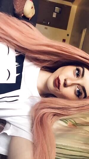 Let’s play! This college teen is available for vanilla & domme //