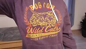 Baggy Sweater Optical Illusion