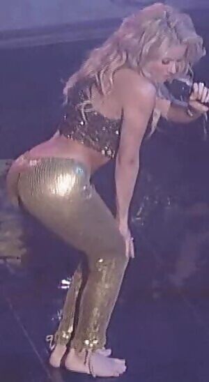 Shakira is enticing our cocks with her dancing, she clearly wants to be mounted. Time to get in line behind her, guys!