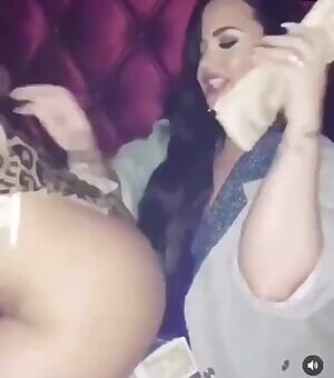 Blonde PAWG twerking on Demi