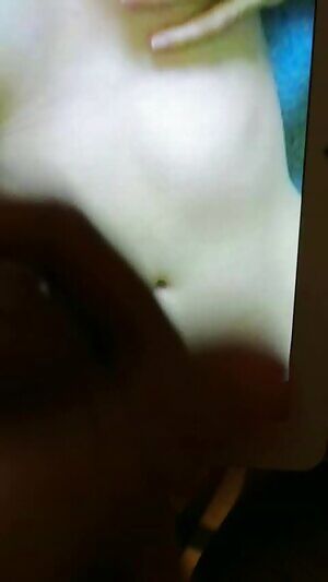 so ucking hot having you naughty en cum on my slutty pics :)