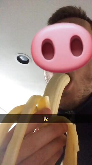 slutty fit college jock sticking to 🍌waiting for my rona lockdown buddy;)