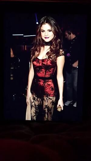 Beautiful Selena 😊