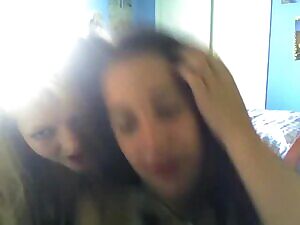 2 friends in their dorm room