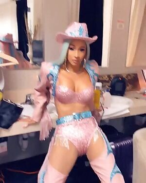 Currently jerking to Cardi and Paige any buds wanna chat about or RP as them?