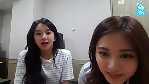 TWICE - Chaeyoung and Tzuyu