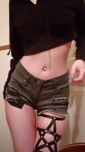 Alternative girl titty drop - titties not big enough to be a big titty goth gf ;-;