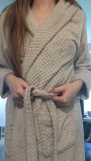 Good morning ☀️ please excuse the stains on my dressing gown, i’m a dirty girl in every sense 😂