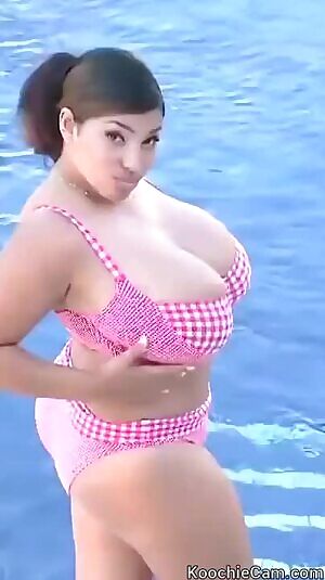 Miss Issy By The Pool