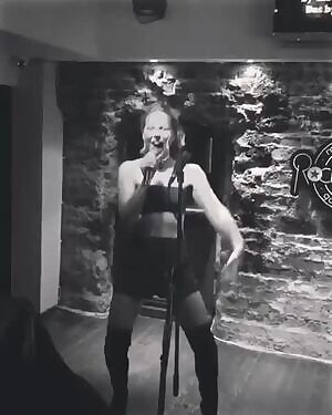 Kate Beckinsale showing off her tight body on stage