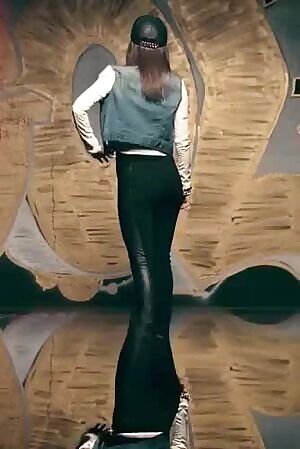 Victoria Justice and her nice booty