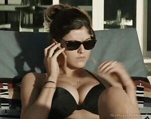 Looks like even that bee wanted to sink it's stinger into Alex Daddario's fat soft milk tanks