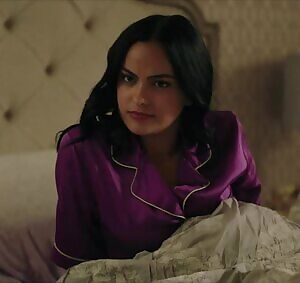Camila Mendes