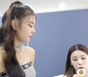 ITZY Lia showing them off