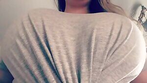 19 how about some titties to start Friday off right? sc: analisesomee